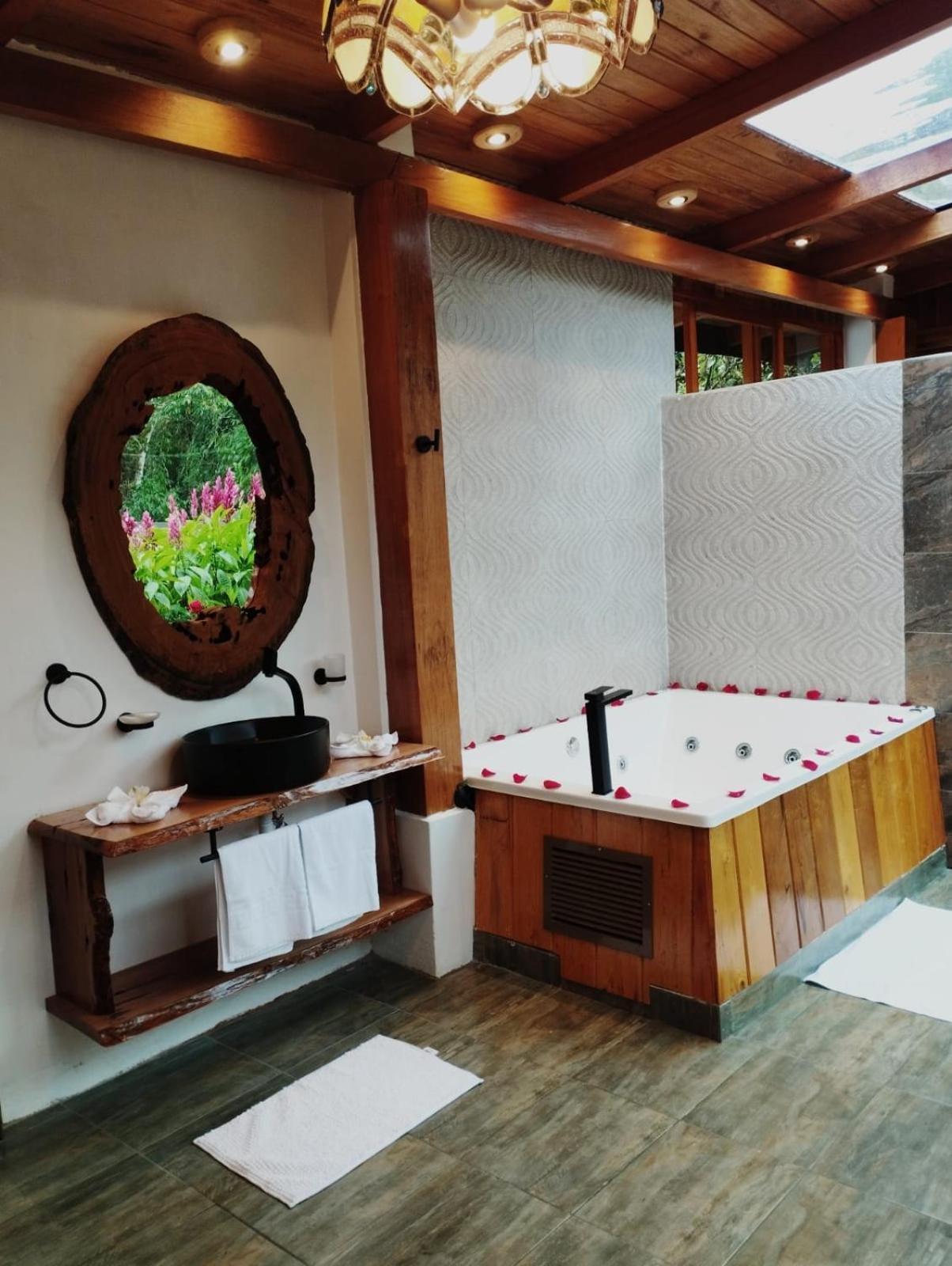 霍斯蒂亚萨古比明多山林小屋 外观 照片