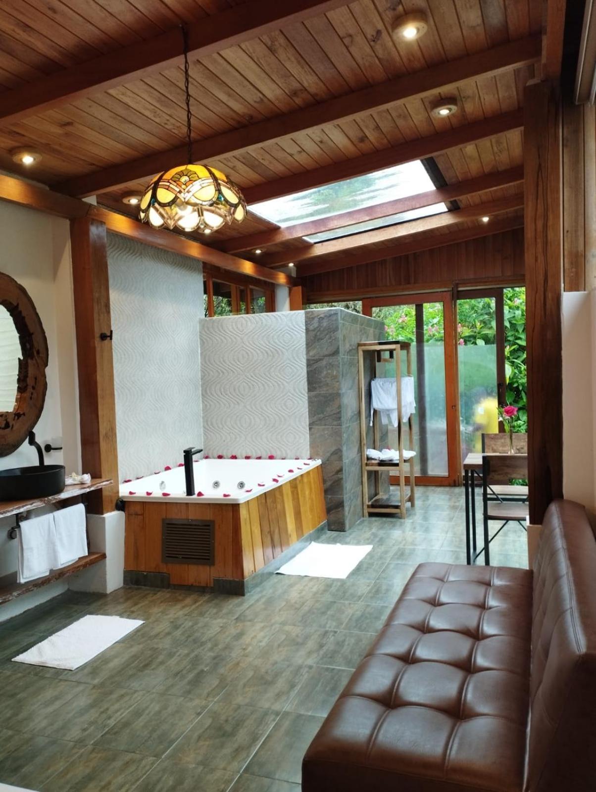 霍斯蒂亚萨古比明多山林小屋 外观 照片